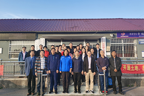 沈陽分院機(jī)關(guān)黨委開展“切實(shí)提升基層組織力、著力創(chuàng)建模范機(jī)關(guān)建設(shè)”系列活動(dòng)——組織黨員赴定點(diǎn)扶貧村調(diào)研慰問