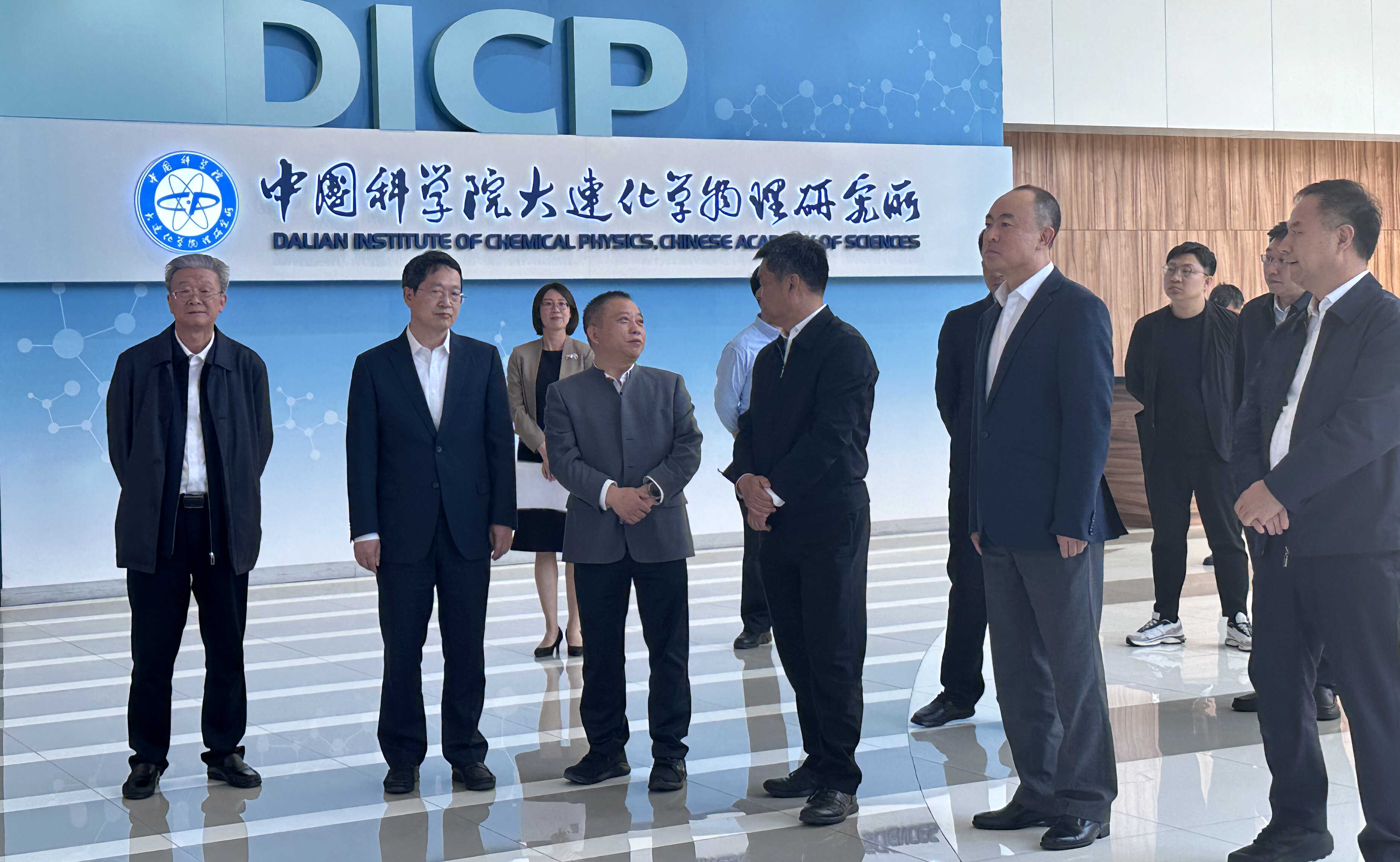 人力資源和社會(huì)保障部黨組成員、副部長(zhǎng)吳秀章來大連化物所調(diào)研